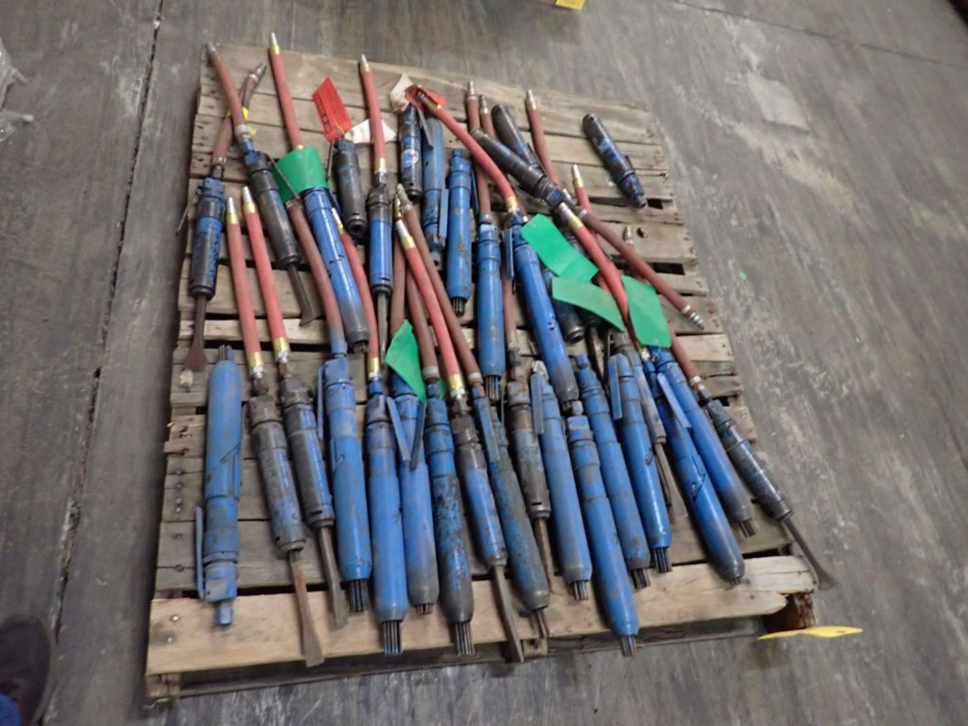 Lot of Assorted Air Tools w/Attachments - Includes: Needle Gun; Flat Head Screw Driver; Tag: 214902 - Image 2 of 12