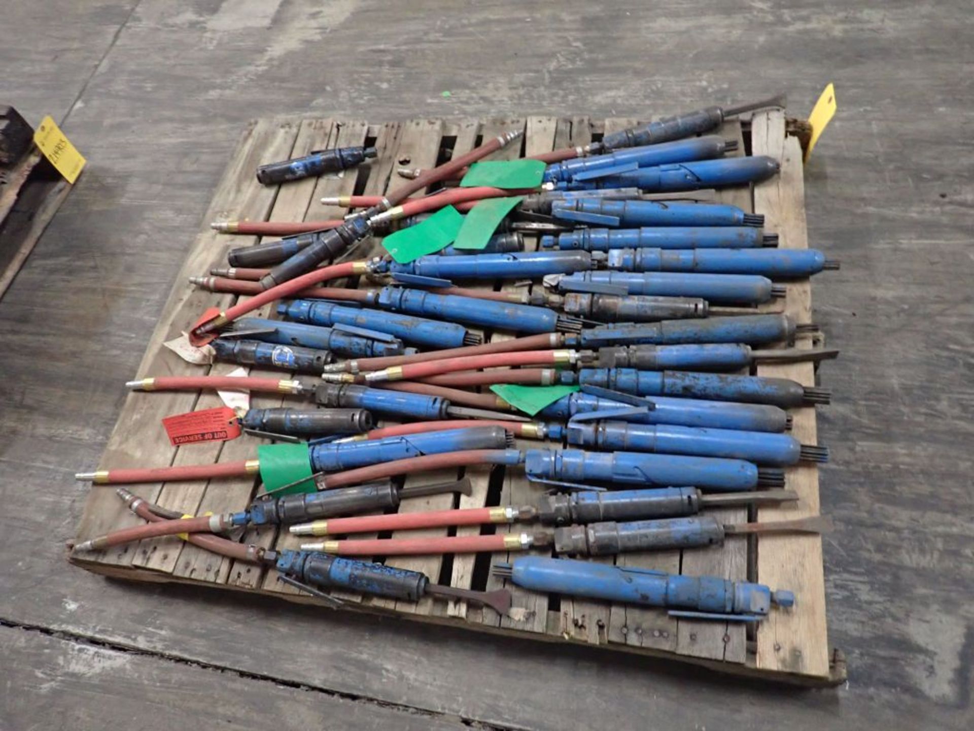 Lot of Assorted Air Tools w/Attachments - Includes: Needle Gun; Flat Head Screw Driver; Tag: 214902