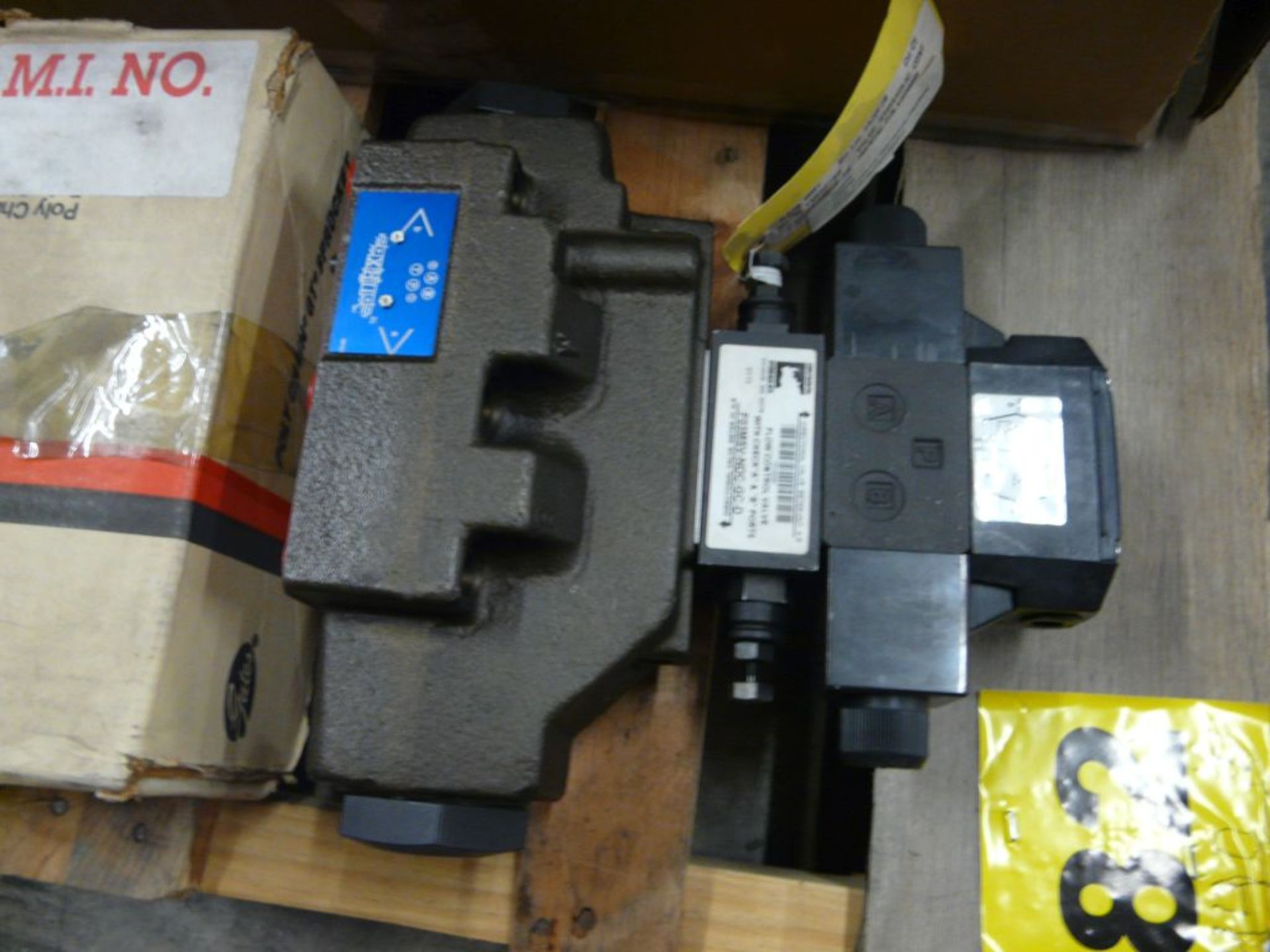 Lot of Assorted Components - Includes:; Assorted Types of Valves; Servo Motor; Gates Polychain - Image 4 of 8