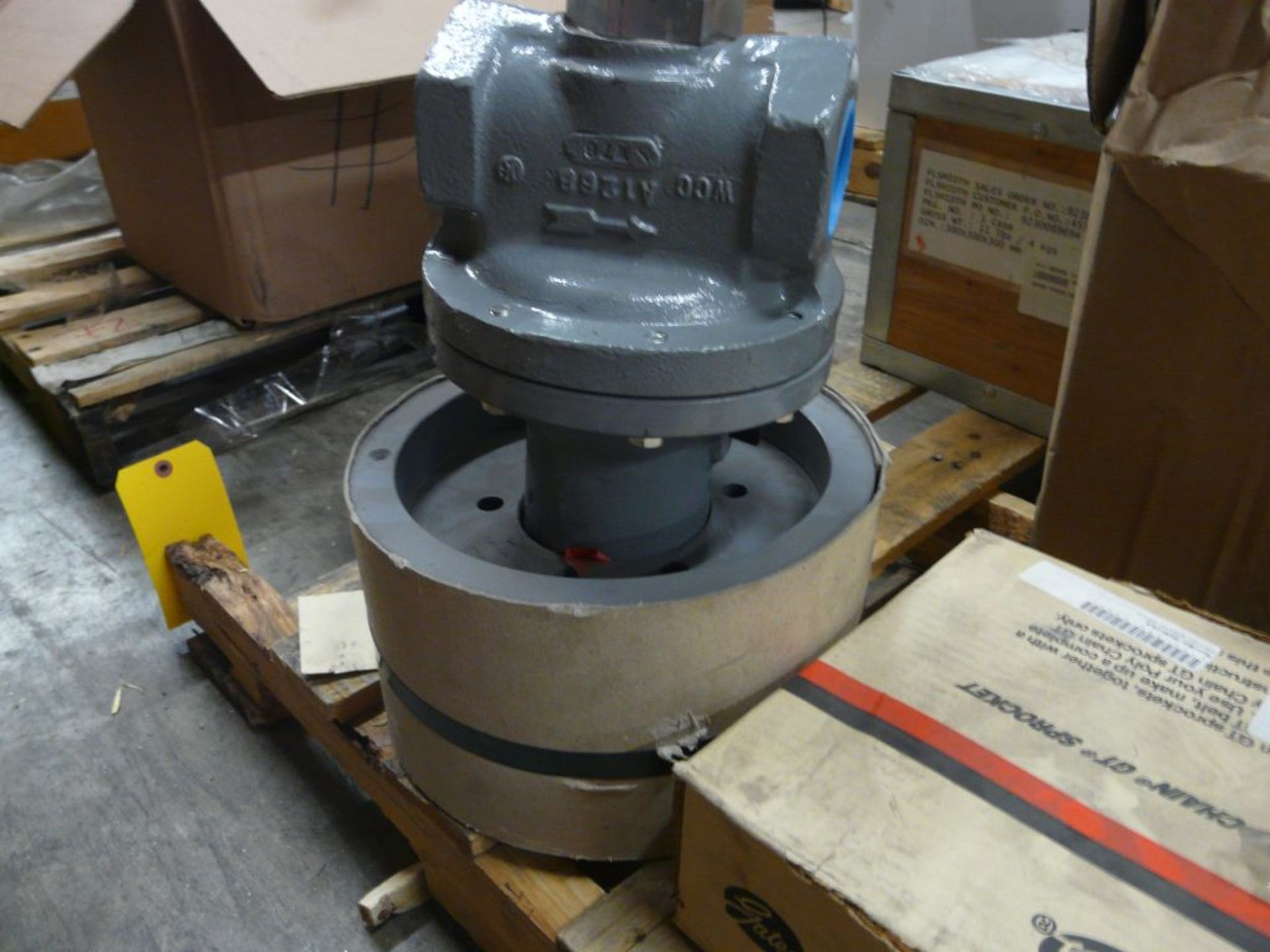 Lot of Assorted Components - Includes:; Assorted Types of Valves; Servo Motor; Gates Polychain - Image 3 of 8