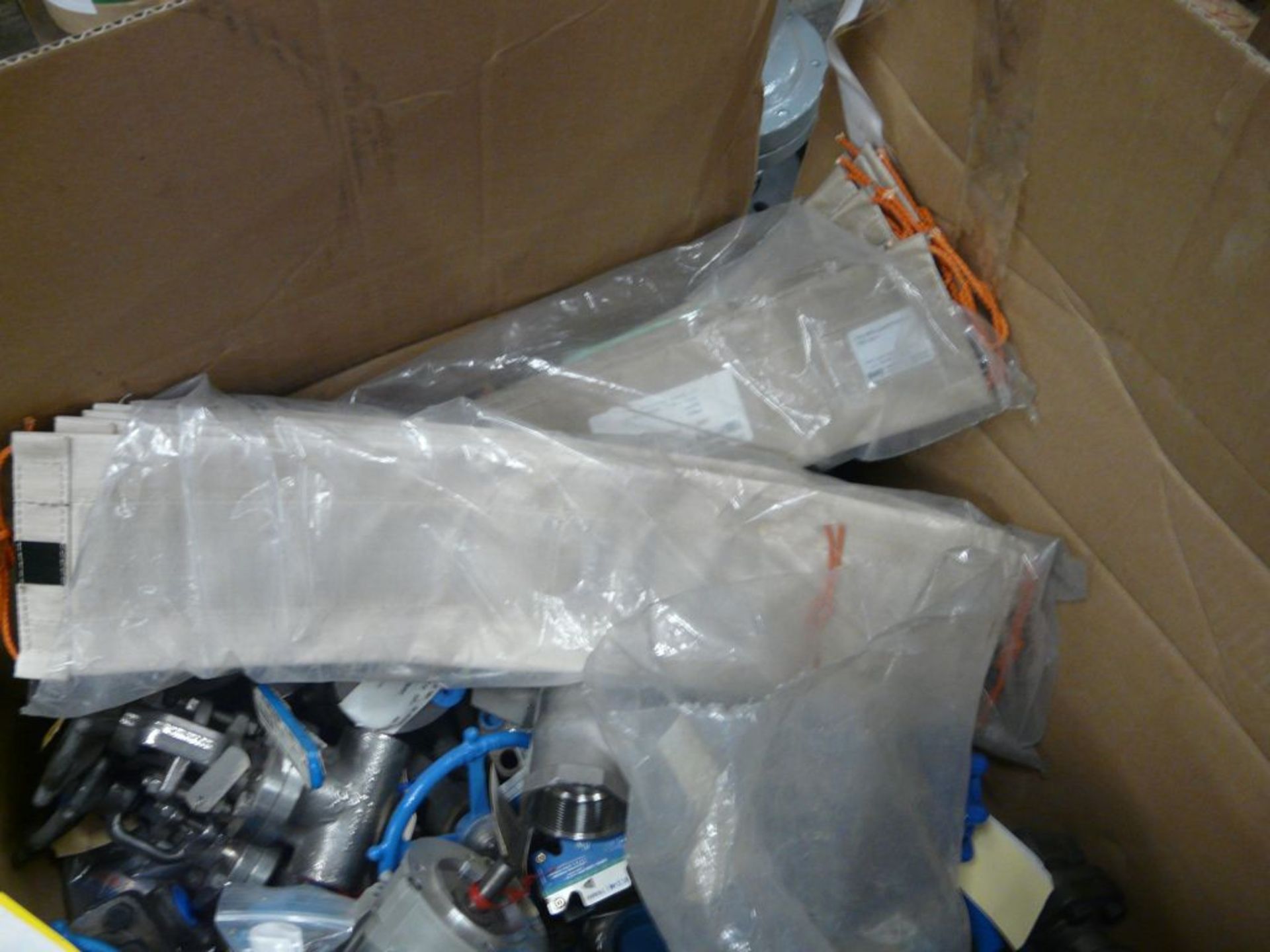Lot of Assorted Components - Includes:; Assorted Types of Valves; Servo Motor; Gates Polychain - Image 8 of 8