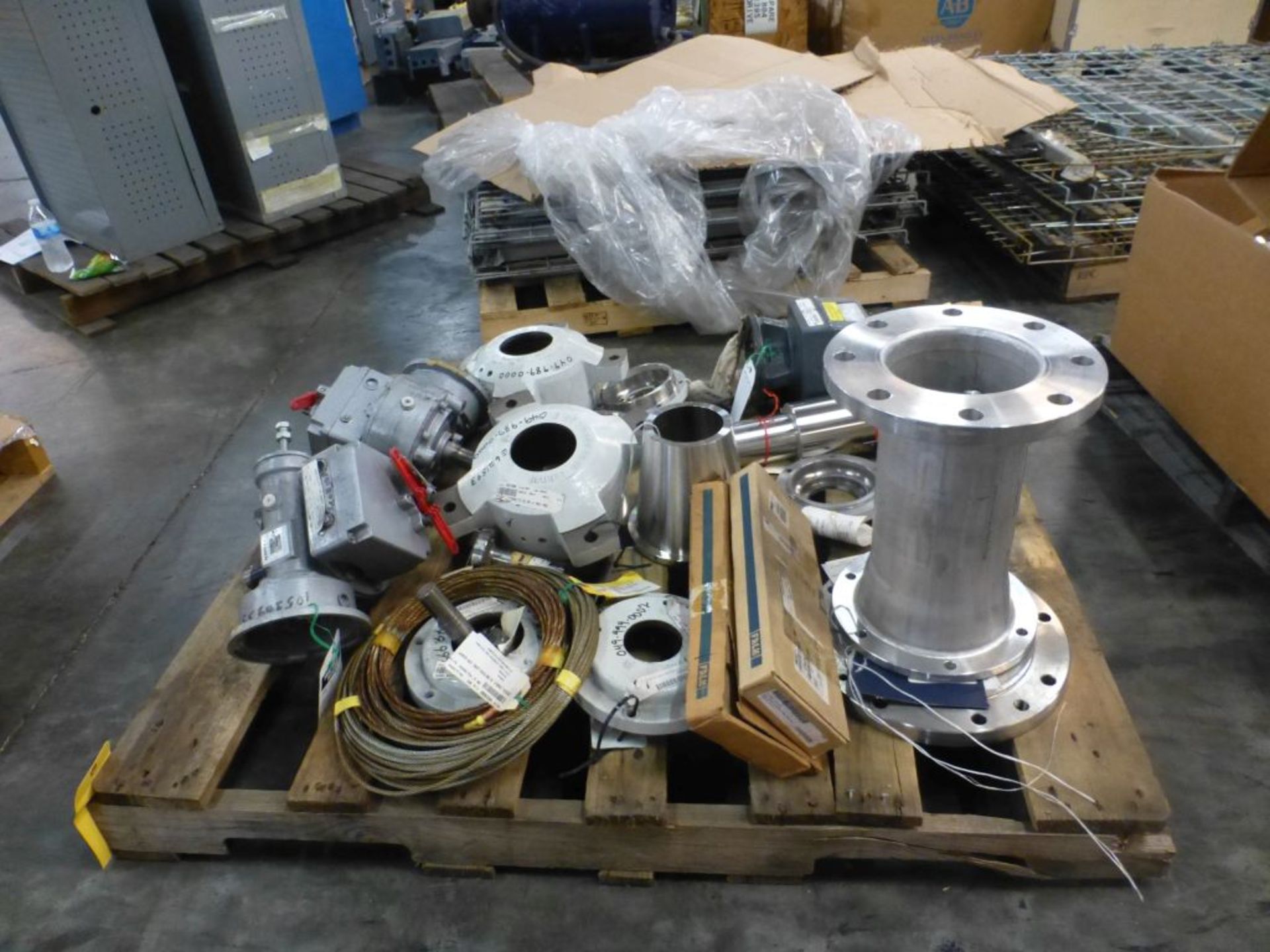 Lot of Assorted Components - Includes:; Gear Reducer; Bearing Housing; Steel Cable; Tag: 216295 - Image 2 of 14