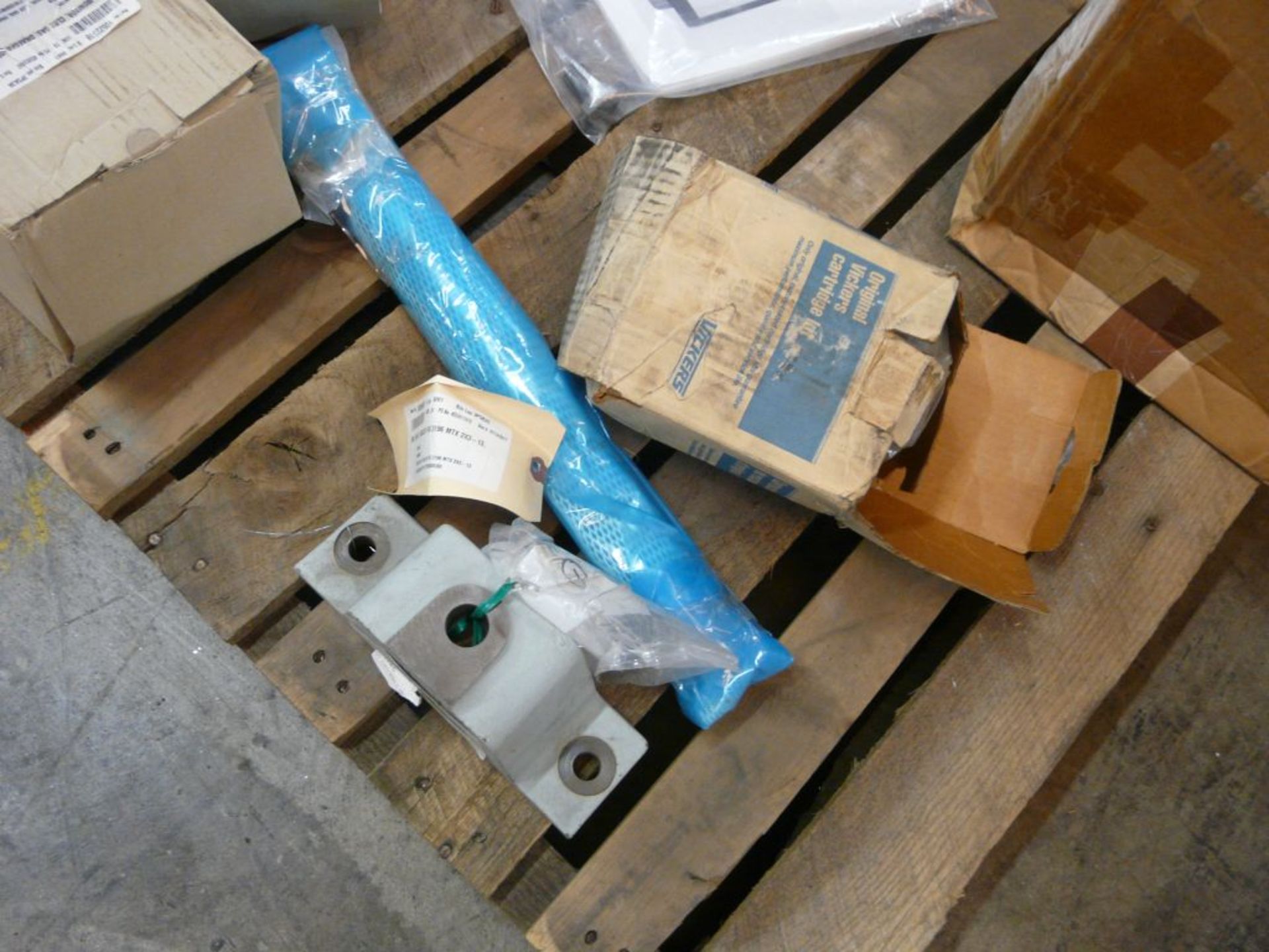 Lot of Assorted Components - Includes:; Nilcor 3" Dresser Valve; Drager Monitors; Gould MTX2x3-13 - Image 4 of 6