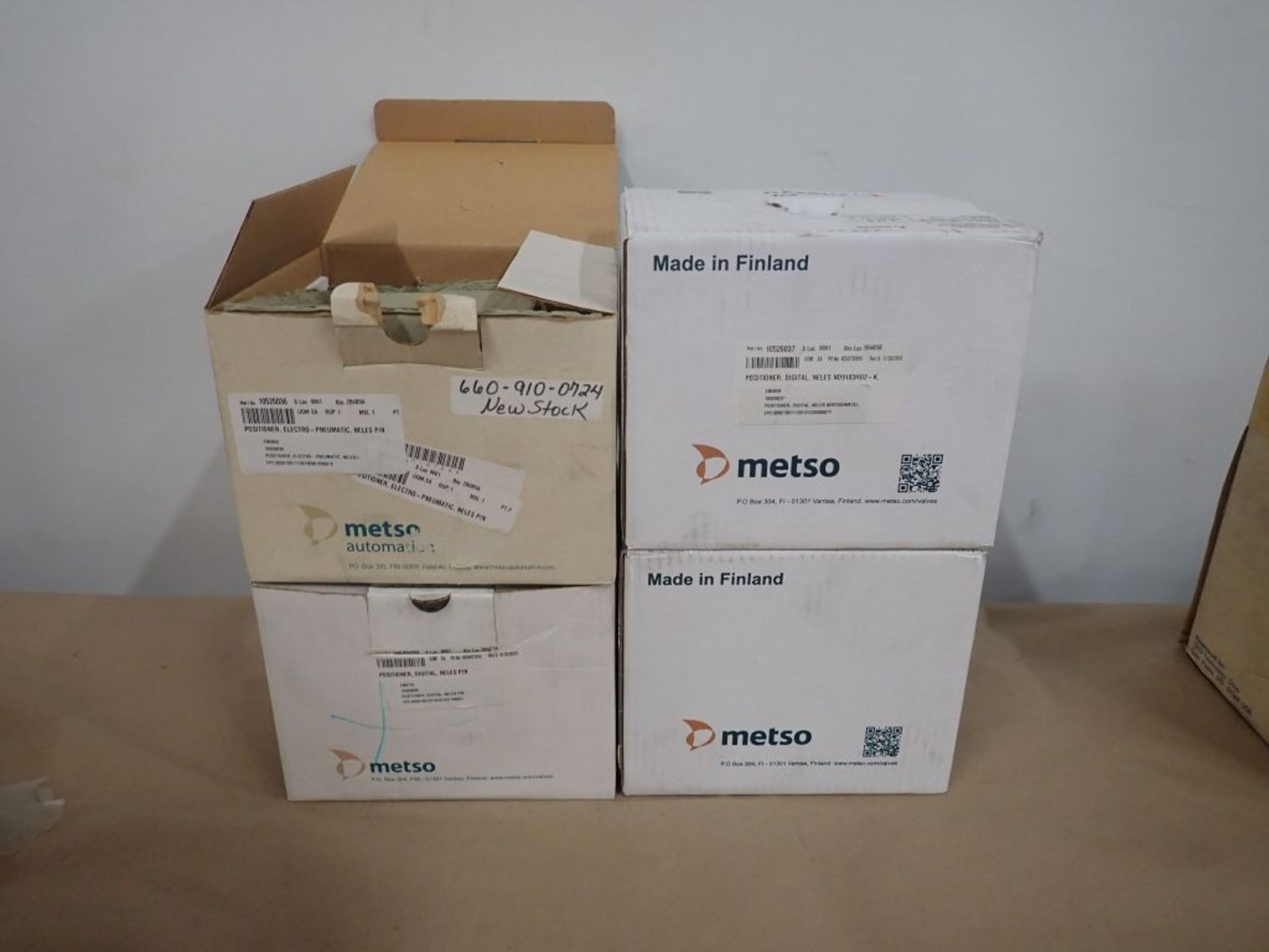 Lot of (4) Metso Positioners - (1) Electro Pneumatic Positioner Type: NE724181; (1) Digital