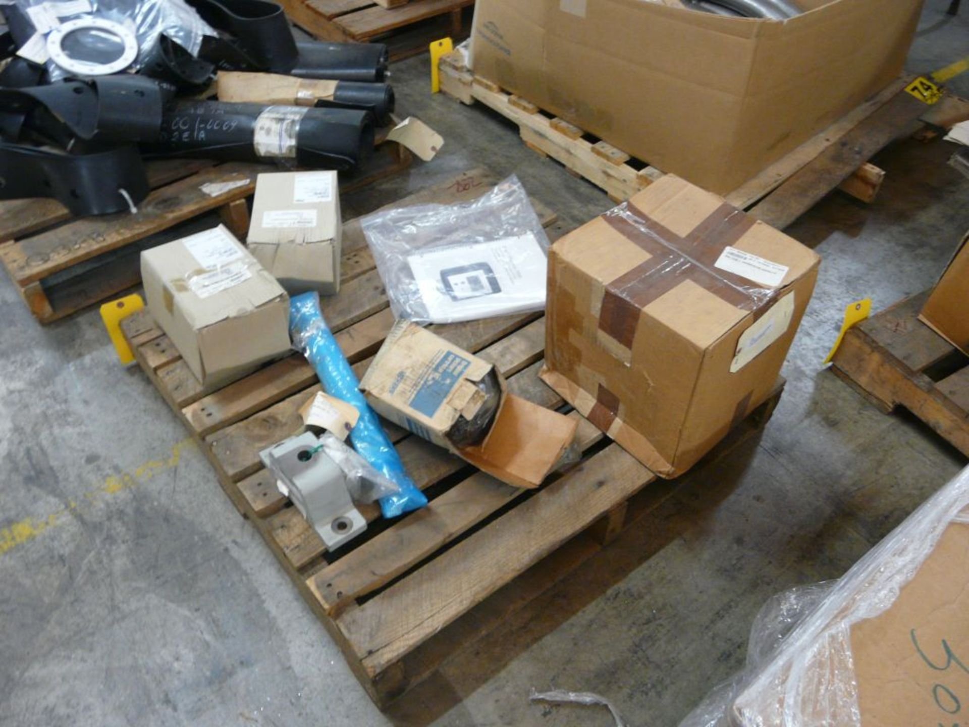 Lot of Assorted Components - Includes:; Nilcor 3" Dresser Valve; Drager Monitors; Gould MTX2x3-13 - Image 3 of 6