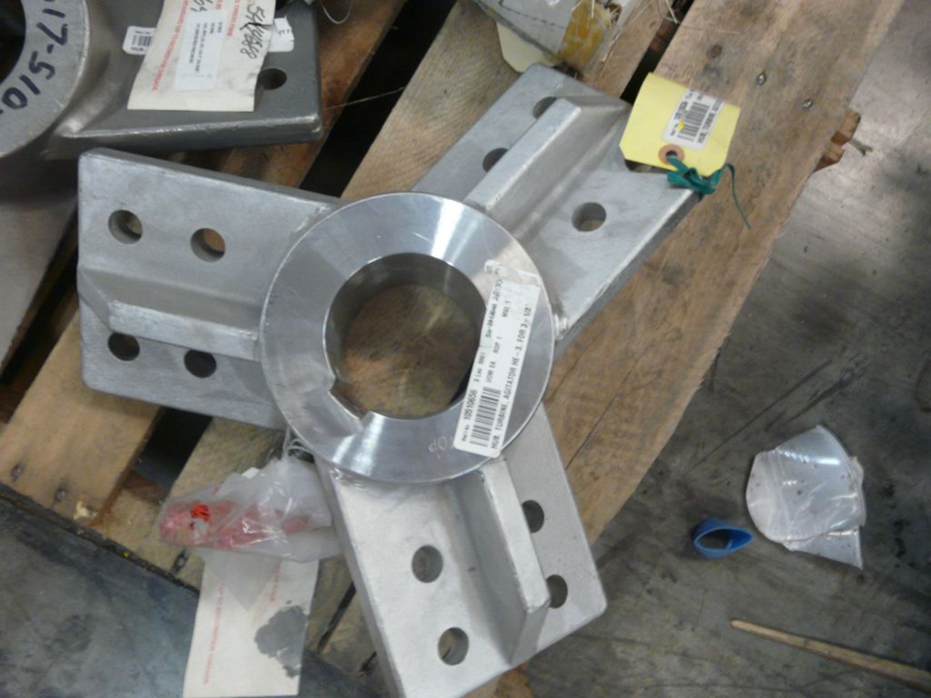 Lot of Assorted Components - Includes:; External Pivot Bracket; Agitator Hub Turbine; Flange - Image 11 of 12