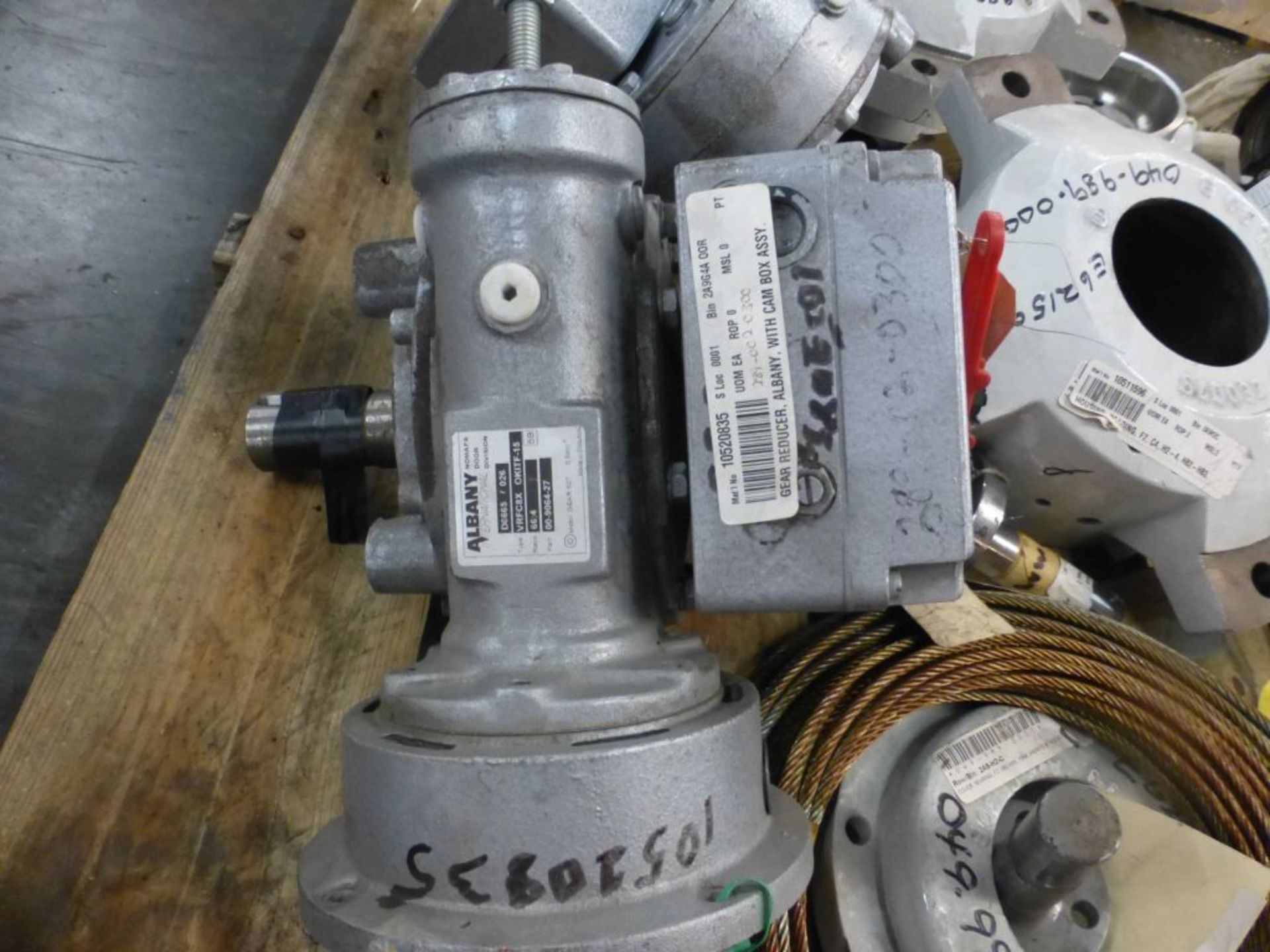 Lot of Assorted Components - Includes:; Gear Reducer; Bearing Housing; Steel Cable; Tag: 216295 - Image 5 of 14