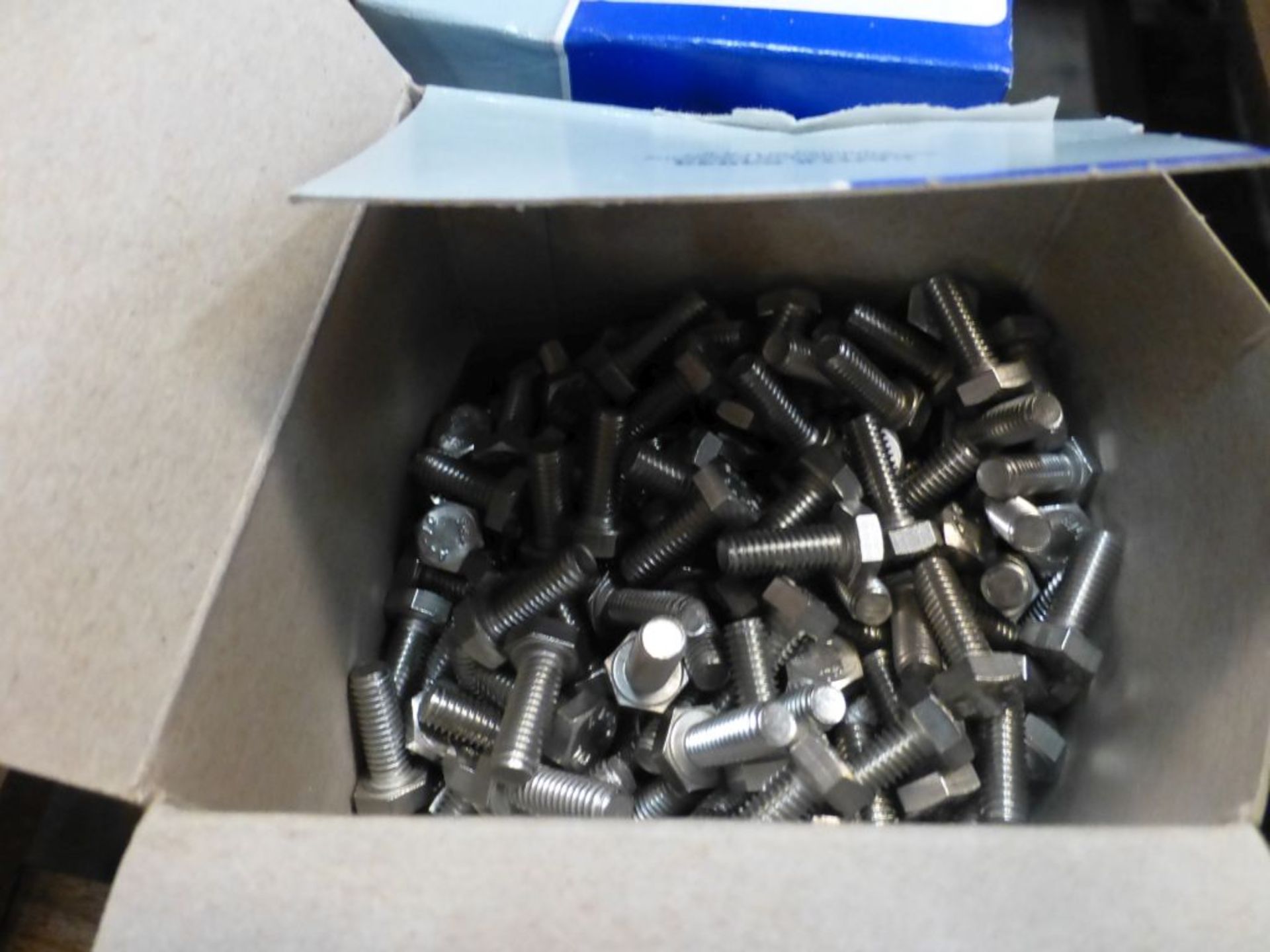 Lot of Assorted Components - Includes:; Sight-Class w/Mica Shield; Oil Seal; Hex Screw; Tag: 216301 - Image 10 of 16
