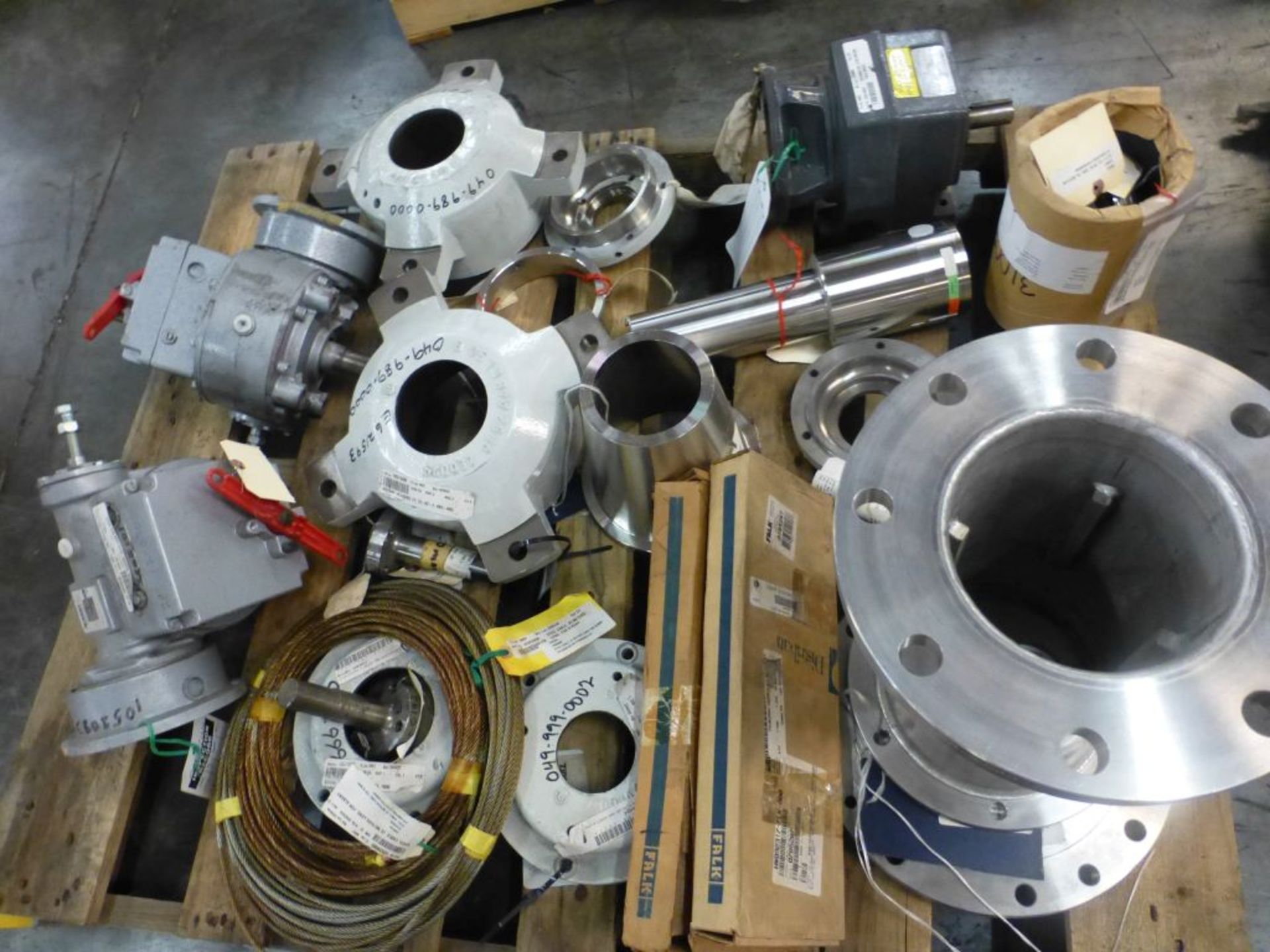 Lot of Assorted Components - Includes:; Gear Reducer; Bearing Housing; Steel Cable; Tag: 216295 - Image 4 of 14