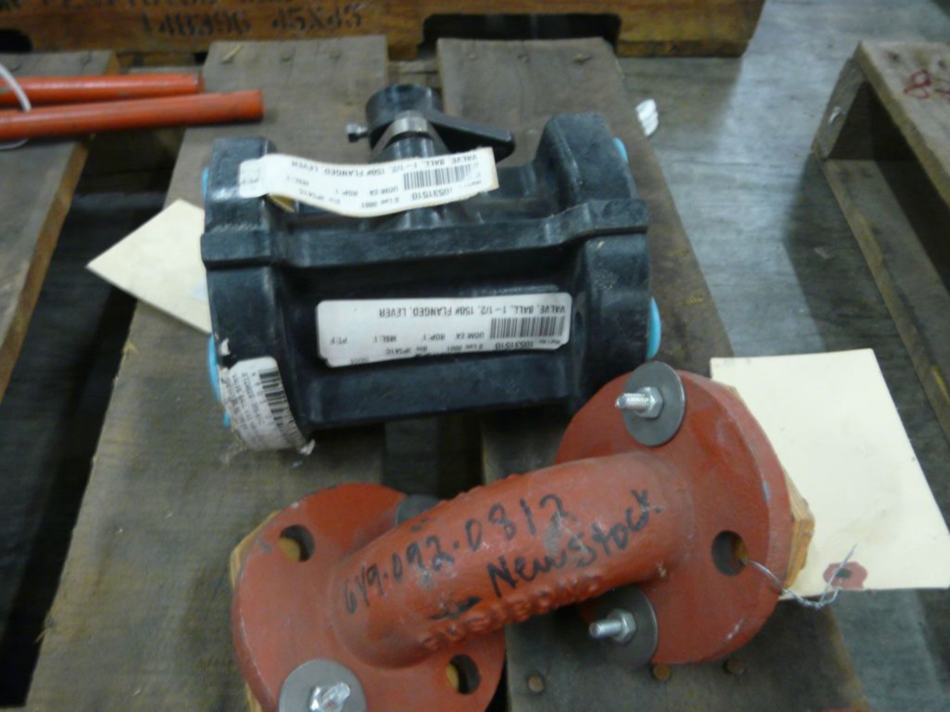 Lot of (2) Valves and (3) Elbows - (1) Keystone Butterfly Valve Part No. 920, Size: 4", 316 Stem; ( - Image 6 of 7