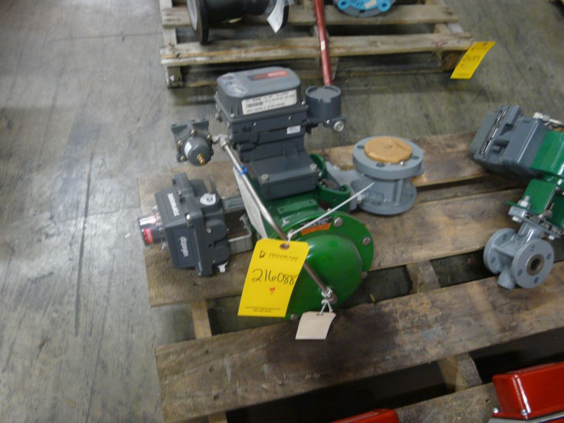 Lot of (2) Fisher Actuators - Type: 1052; Size: 20; Tag: 216088 - Image 3 of 8
