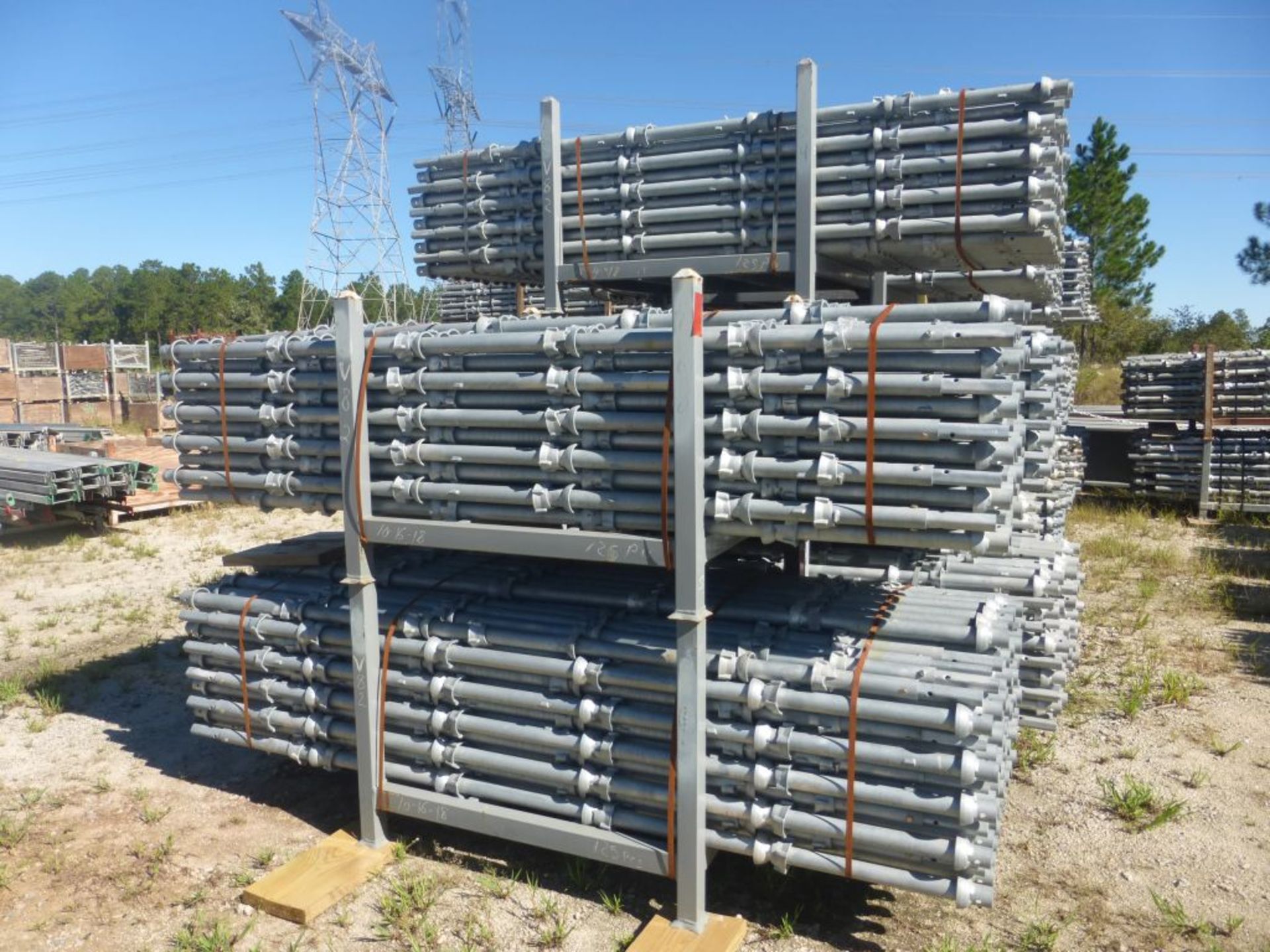 Lot of (250) 8' 2" (2.5M) Vertical 5 Cup; Type: CLV82 - (2) Racks Per Lot - Approximate Weight:7,850 - Image 2 of 10