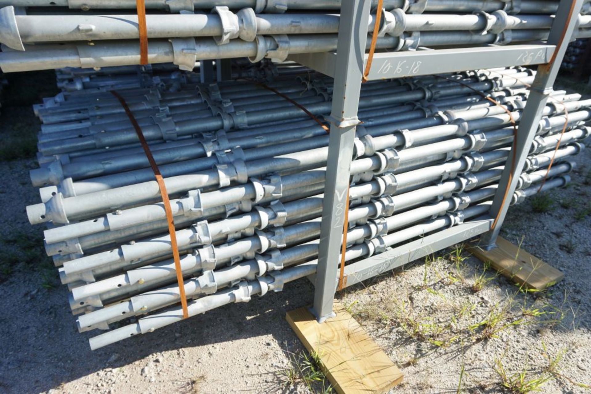 Lot of (250) 8' 2" (2.5M) Vertical 5 Cup; Type: CLV82 - (2) Racks Per Lot - Approximate Weight:7,850 - Image 4 of 10