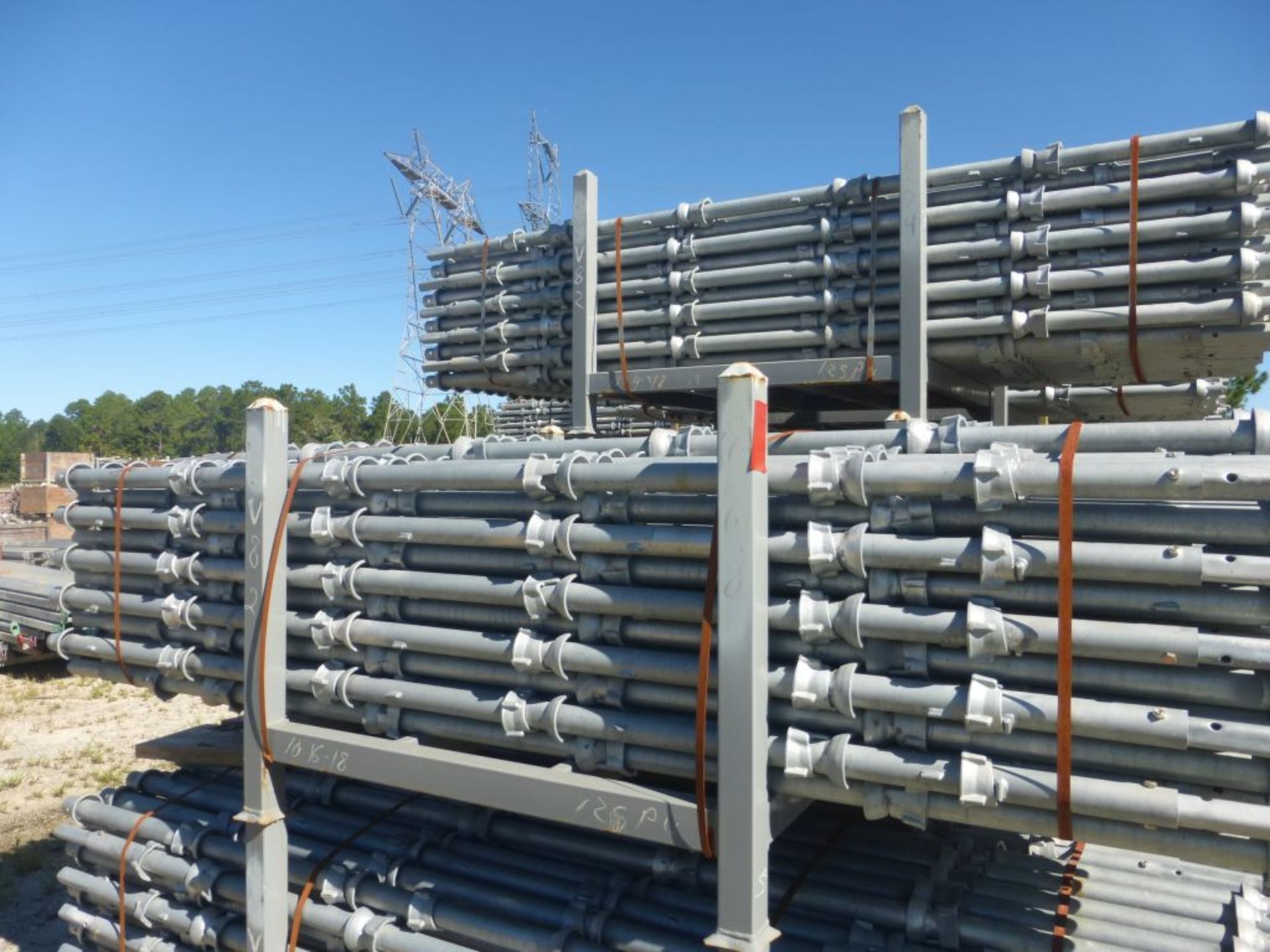 Lot of (250) 8' 2" (2.5M) Vertical 5 Cup; Type: CLV82 - (2) Racks Per Lot - Approximate Weight:7,850 - Image 3 of 10