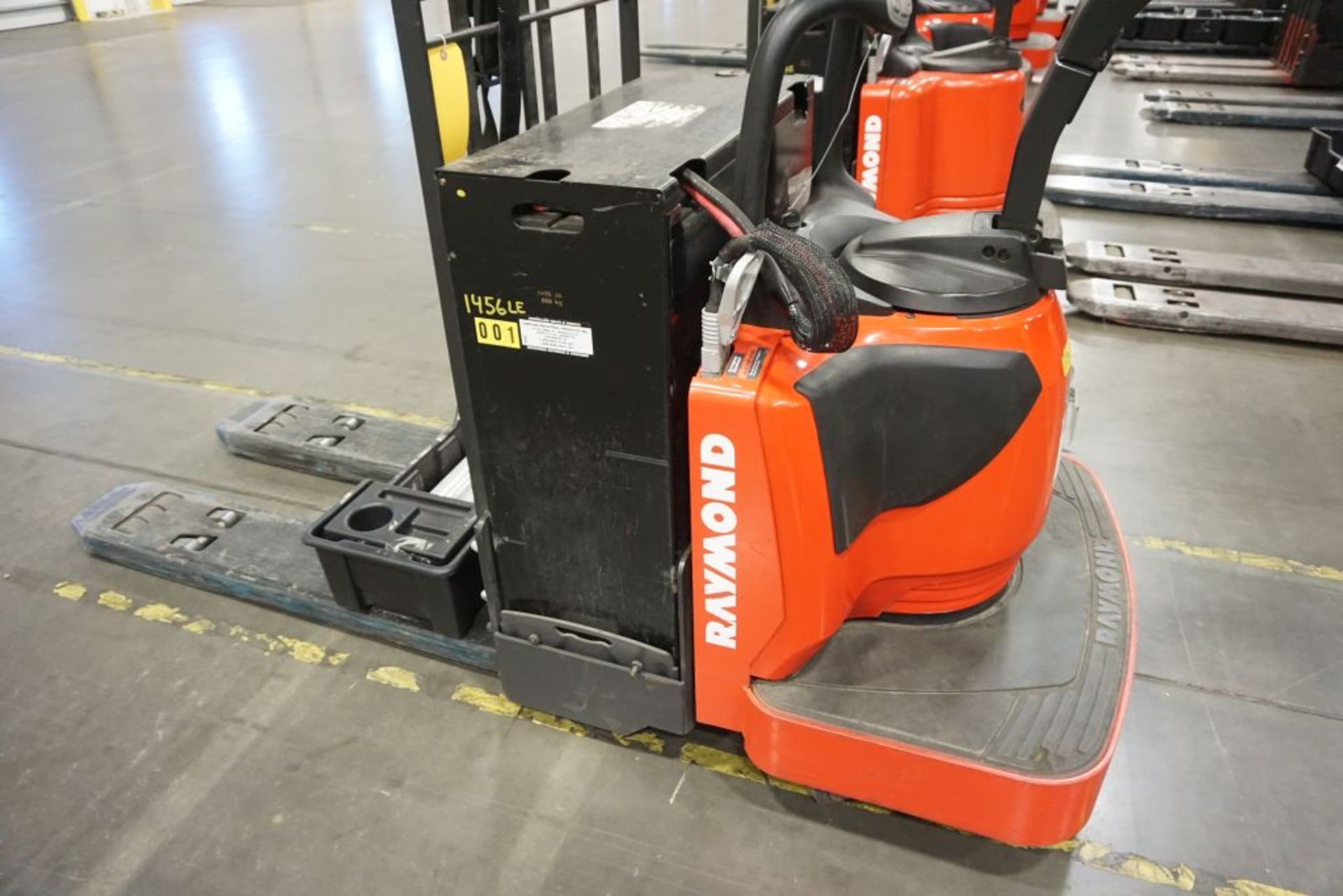Raymond 8410 Walkie Rider Electric Pallet Truck - Model No. 8410; Serial No. 841-15-27704; 24V; 6, - Image 3 of 8