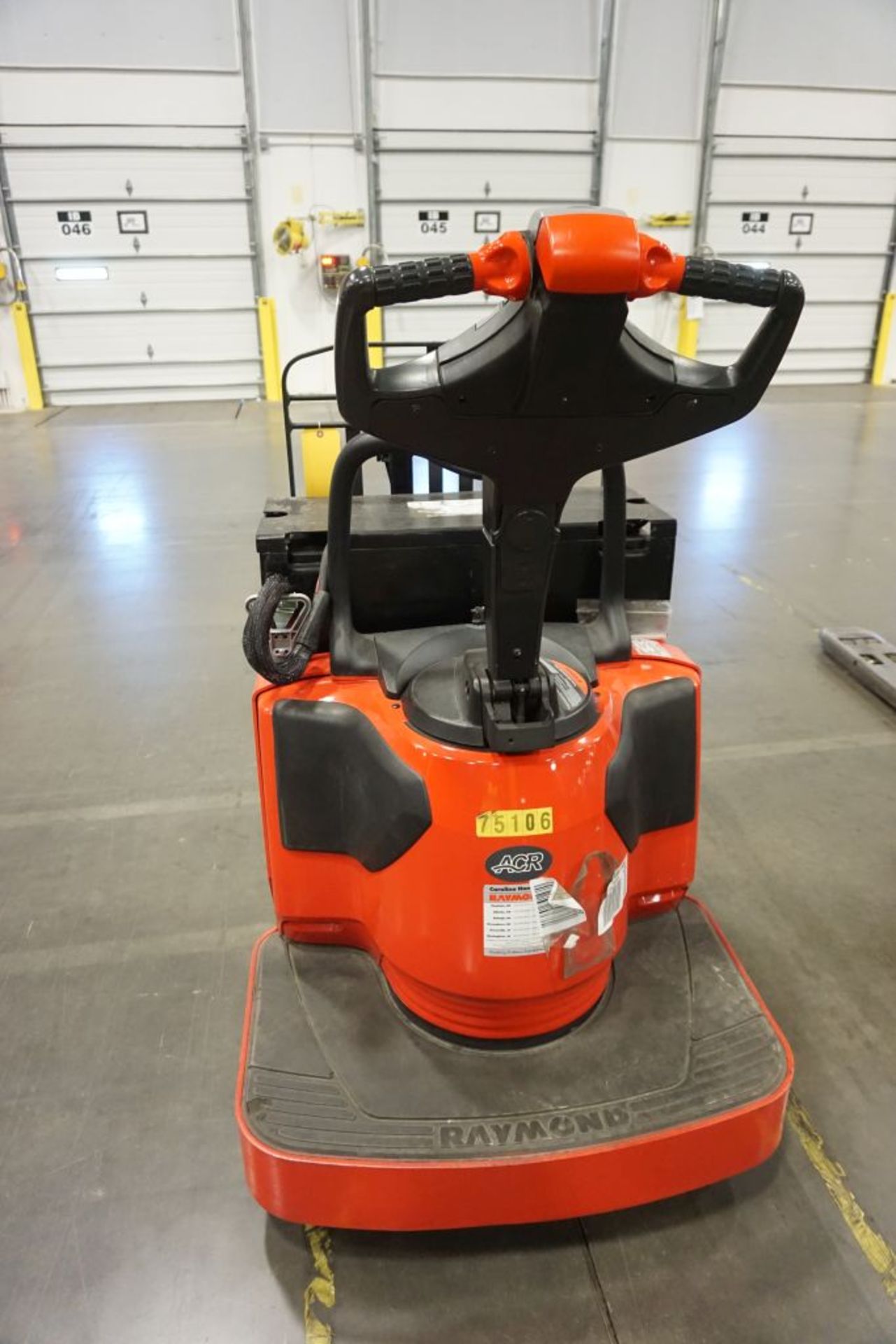 Raymond 8410 Walkie Rider Electric Pallet Truck - Model No. 8410; Serial No. 841-15-27704; 24V; 6, - Image 2 of 8