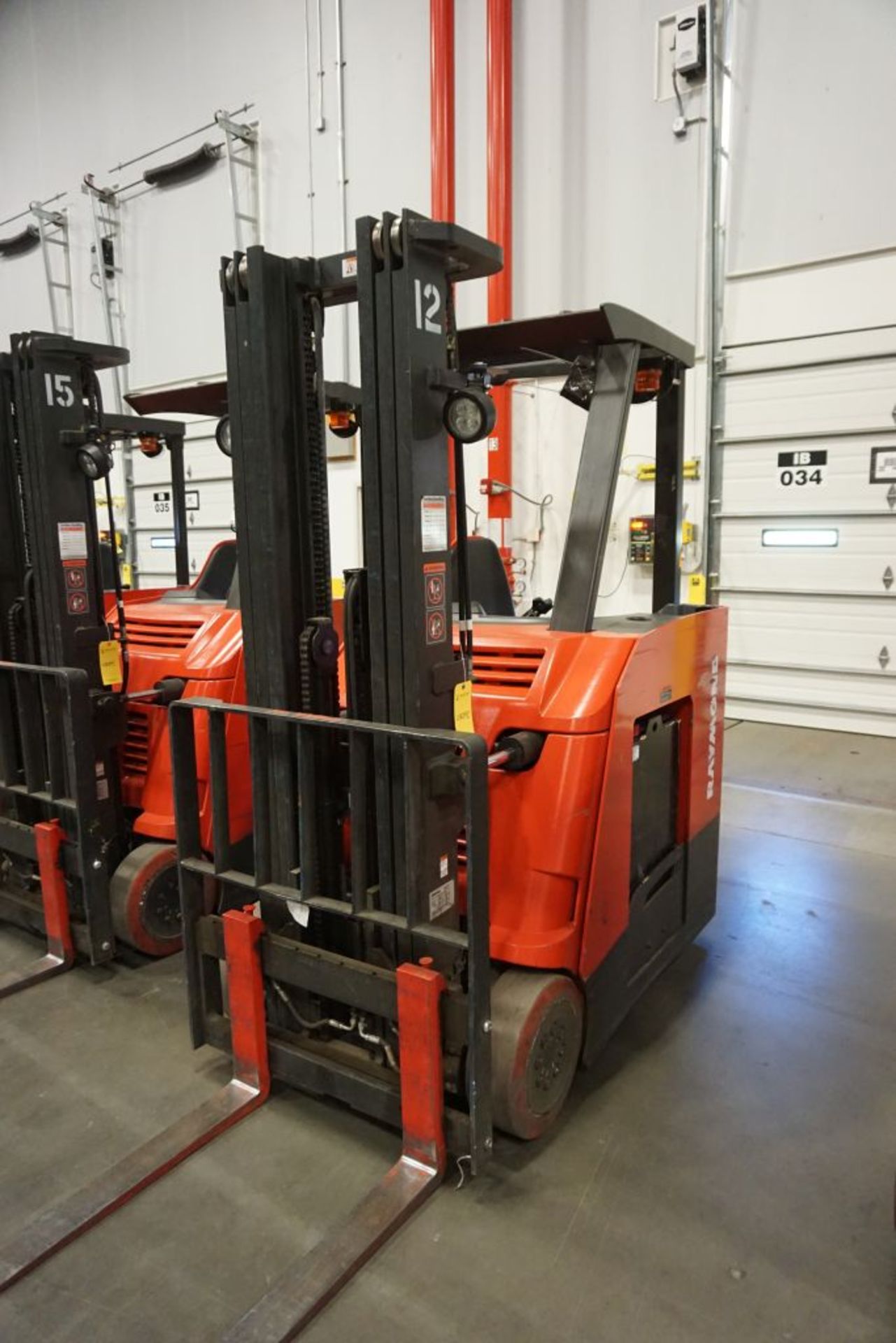 Raymond 425 C40TT Docker Stand Up Electric Forklift - Model No. 425-C40TT; Serial No. 425-15-