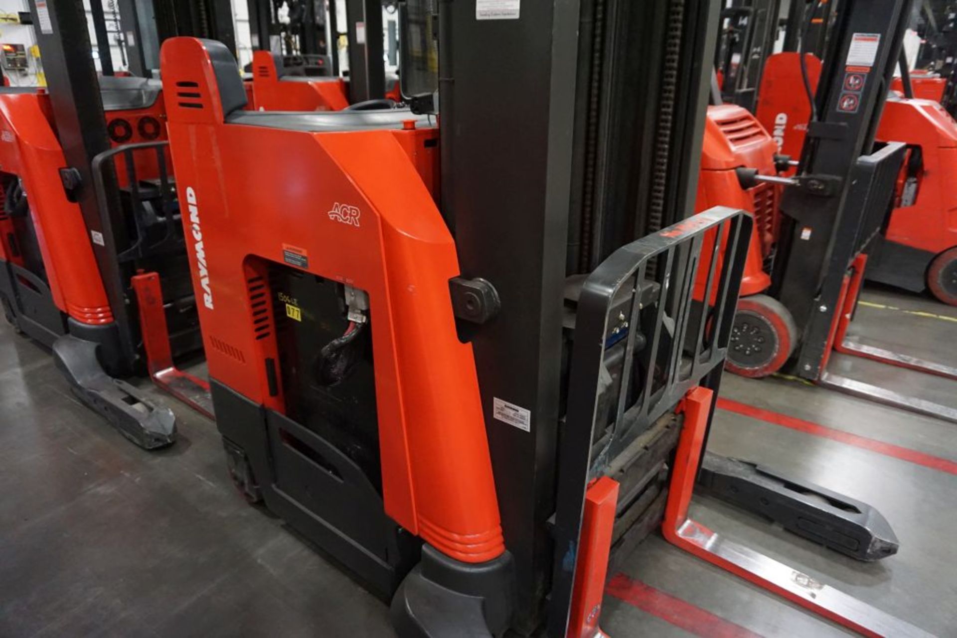 Raymond 7500 Universal Stance Reach Forklift - Model No. 750-R45TT; Serial No. 750-15-BC50725; - Image 5 of 19