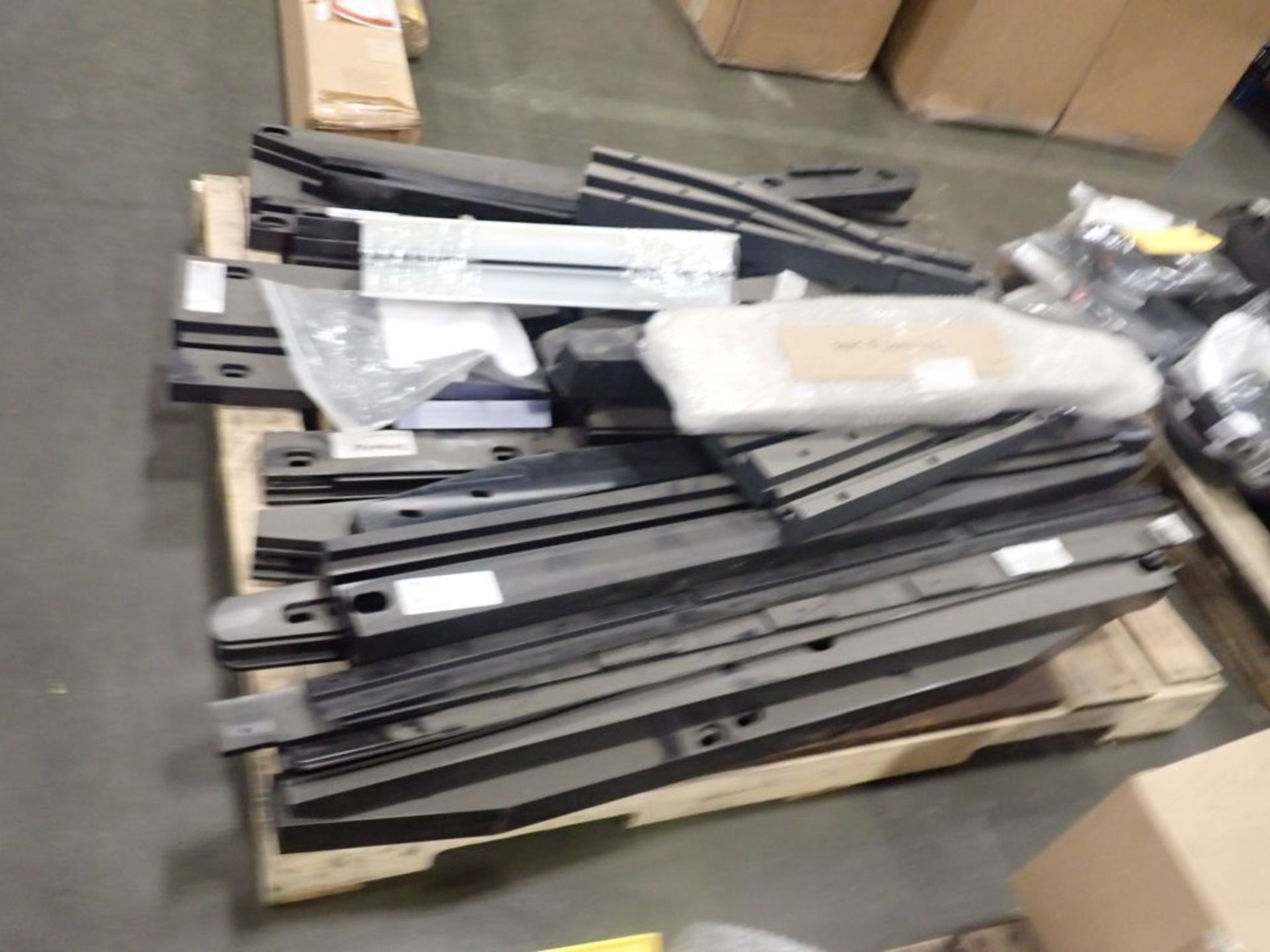 Lot of Assorted Plastic Parts - Tag: 222304; Lot Loading Fee: $30 - Image 3 of 6