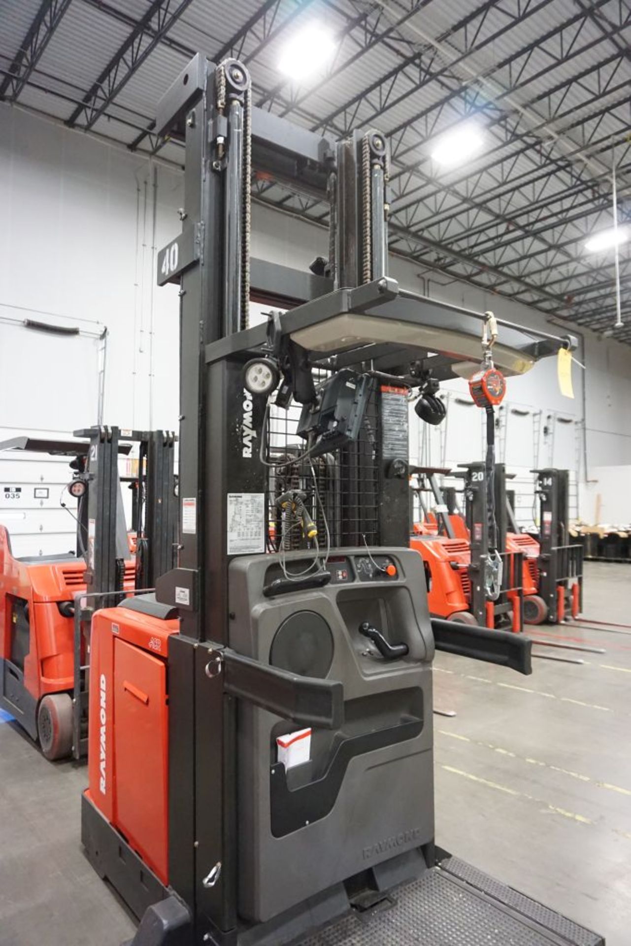 Raymond 5600 Order Picker Forklift - Model No. 560-OPC30TT; Serial No. 560-15-B25547; 36V; 3,000 - Image 8 of 21