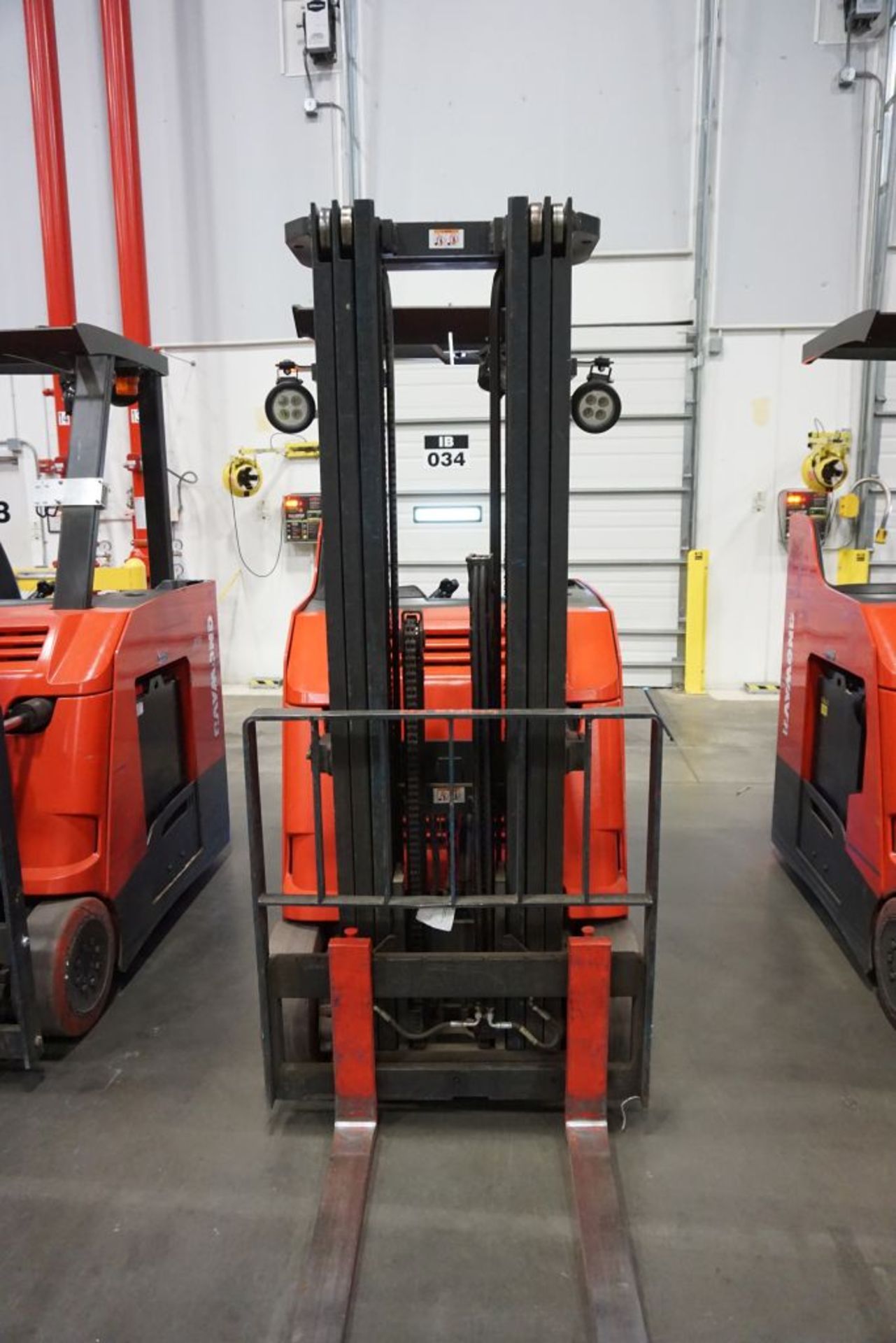 Raymond 425 C40TT Docker Stand Up Electric Forklift - Model No. 425-C40TT; Serial No. 425-15- - Image 3 of 22