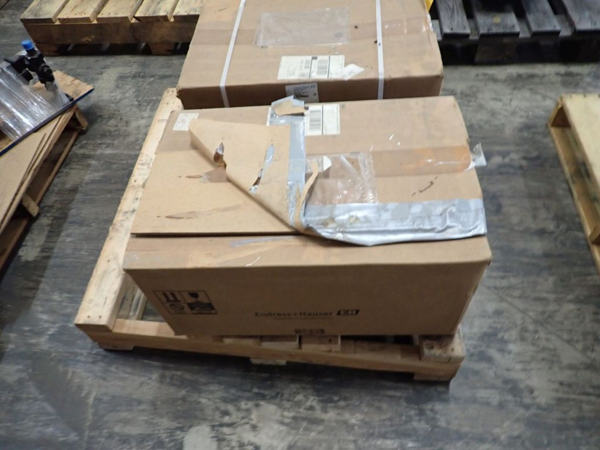 Endress+Hauser Sensor - Part No. 100001405452; Size: 25" x 17" x 13"; New Surplus; Tag: 221934 - Image 2 of 20