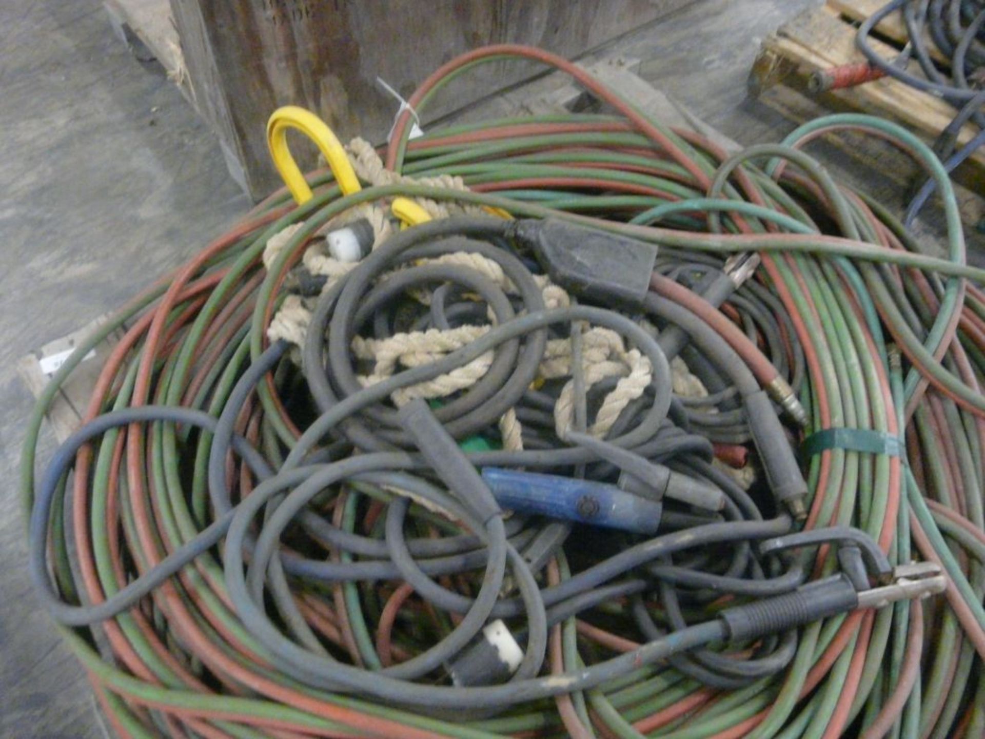 Lot of Assorted Leads, Power Cables, and Rope|144 lbs Including Pallet; Tag: 225338 - Image 3 of 4
