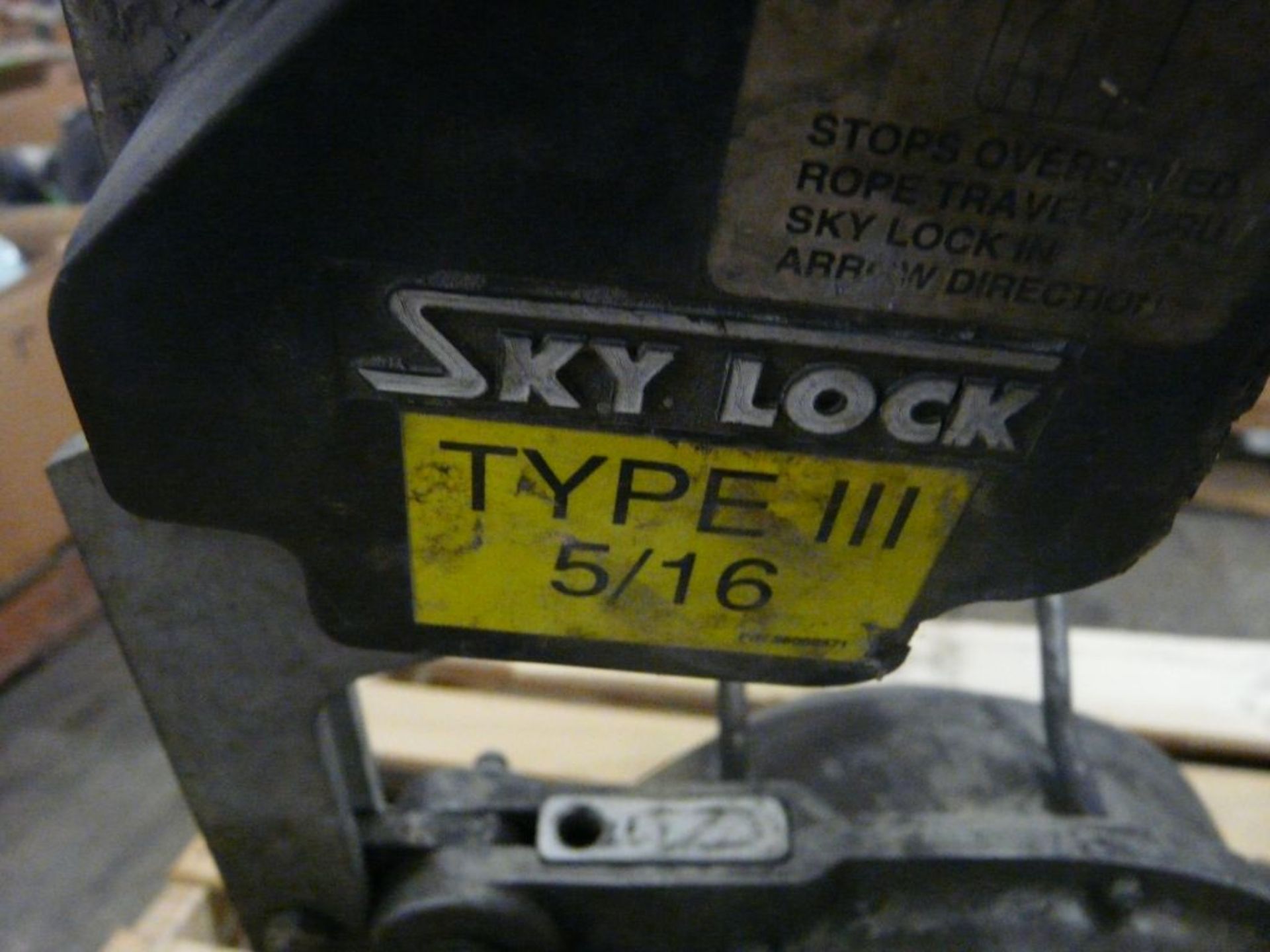 Skylock Type III 5/16|Part No. 56009839; 1100 lb Max Load; Tag: 225015 - Image 3 of 4