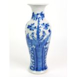 BALUSTERVASE, China, Porzellan, blau-monochrome Handmalerei,