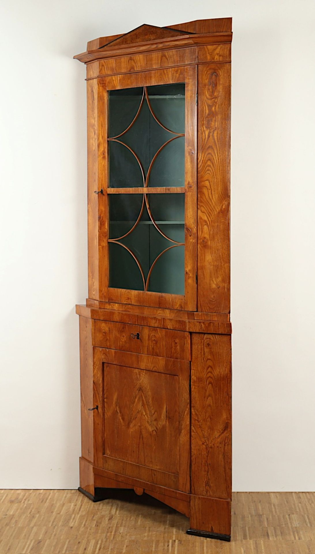 BIEDERMEIER-ECKVITRINE, Esche, - Bild 3 aus 5