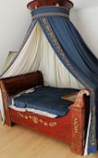 MUSEALES EMPIRE-BETT MIT BALDACHIN,