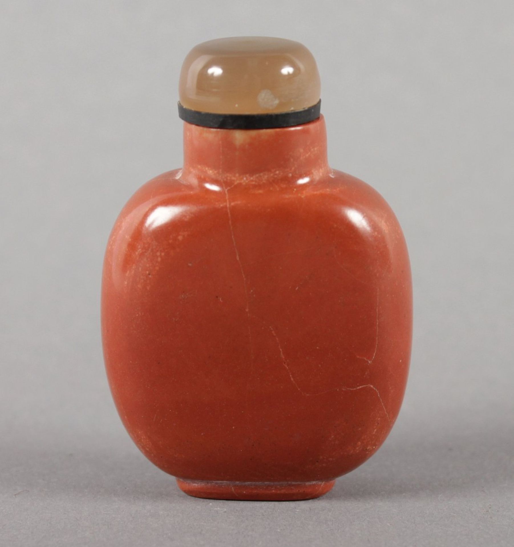 SNUFF-BOTTLE, rotbrauner Stein, H 5,2,