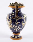 VASE, Fayence, Schlangenhenkel,