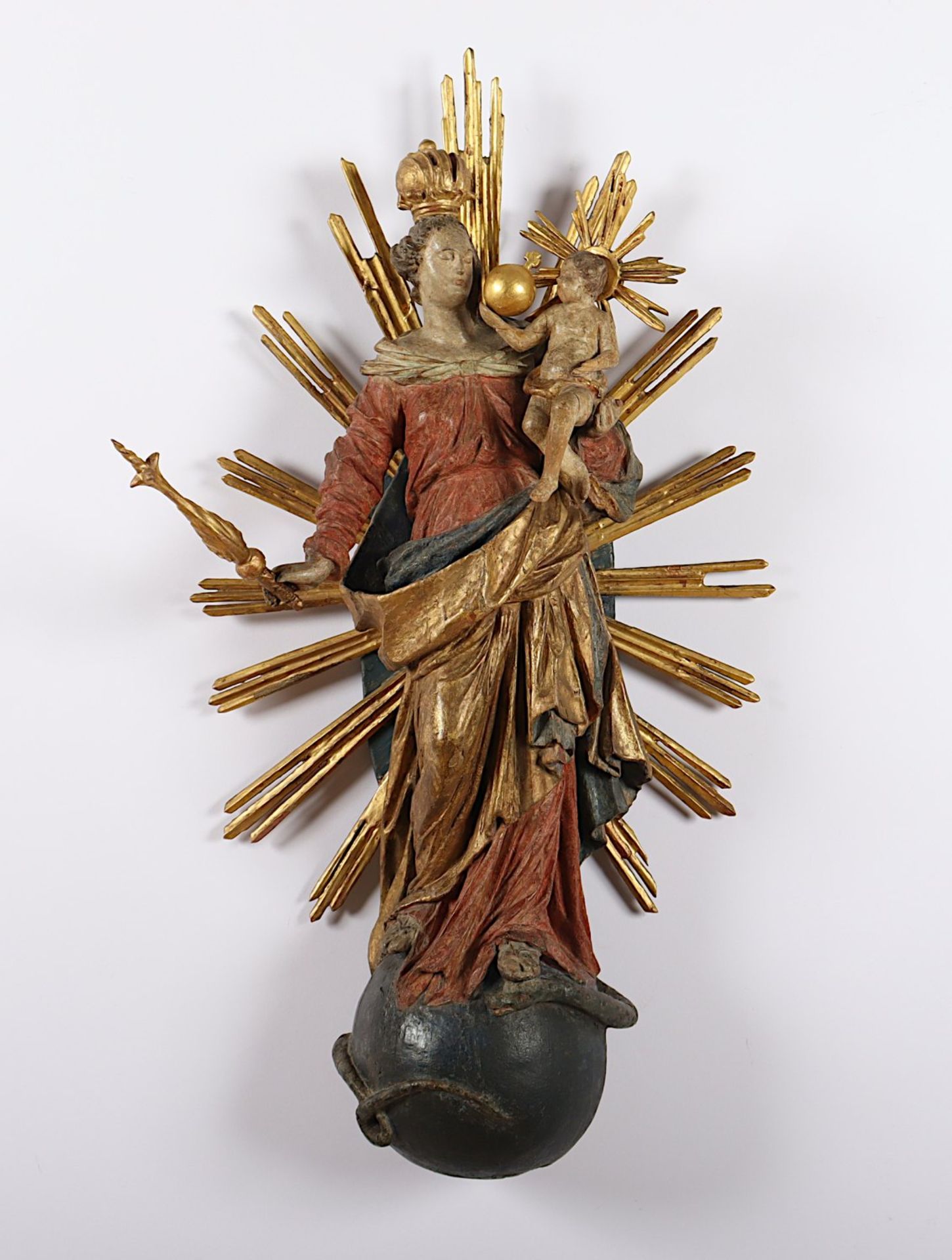 STRAHLENKRANZMADONNA, Holz geschnitzt,