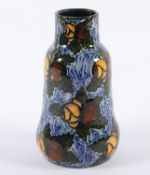 KLEINE JUGENDSTIL-VASE, Keramik,