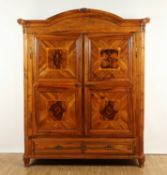 BAROCKSCHRANK, Nussbaum und