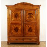 BAROCKSCHRANK, Nussbaum und