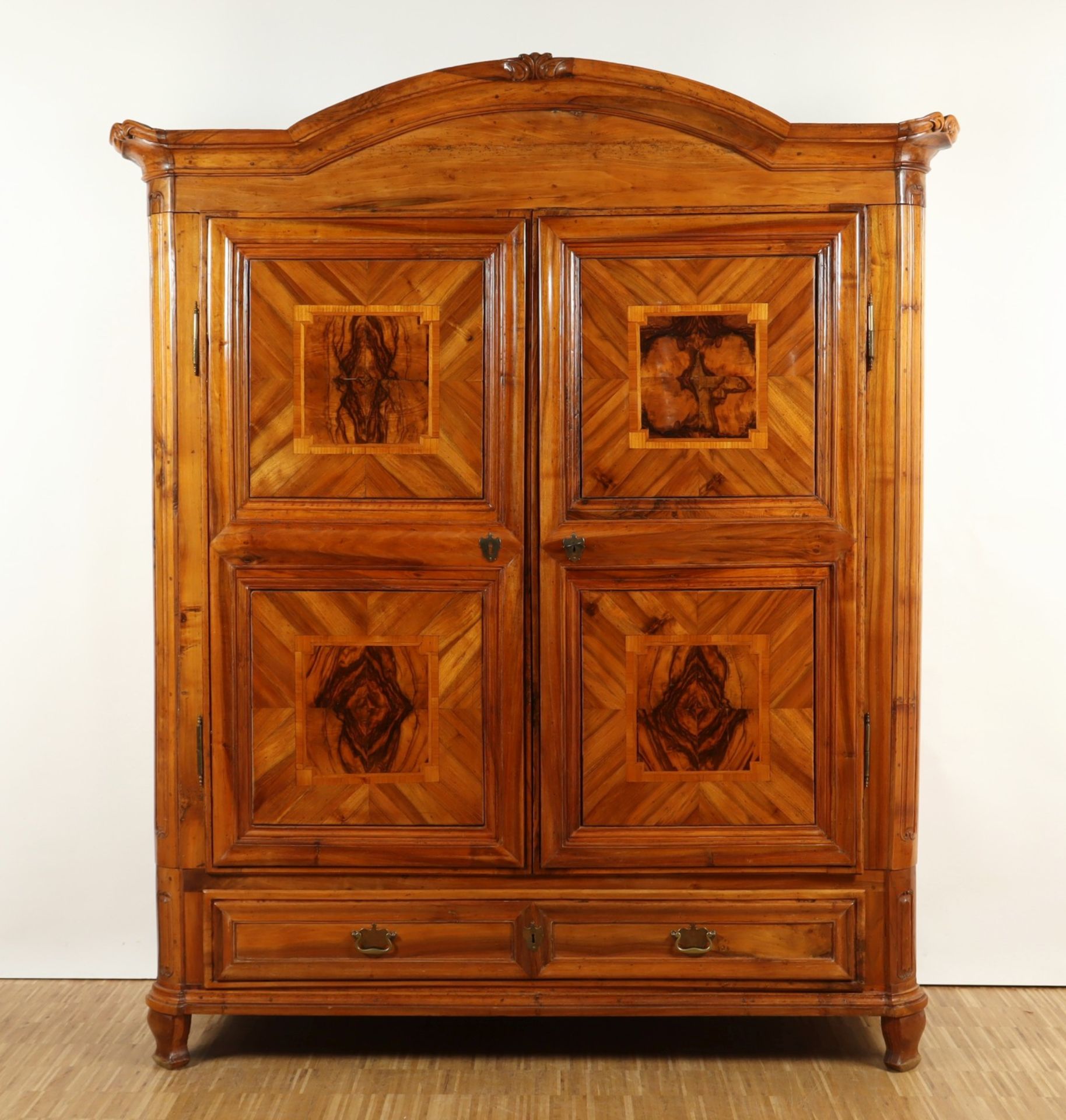 BAROCKSCHRANK, Nussbaum und