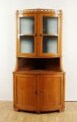 BIEDERMEIER-ECKSCHRANK, Nadelholz,