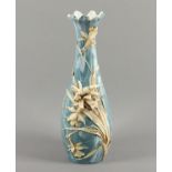 JUGENDSTIL-VASE, wohl Porzellan,