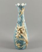 JUGENDSTIL-VASE, wohl Porzellan,