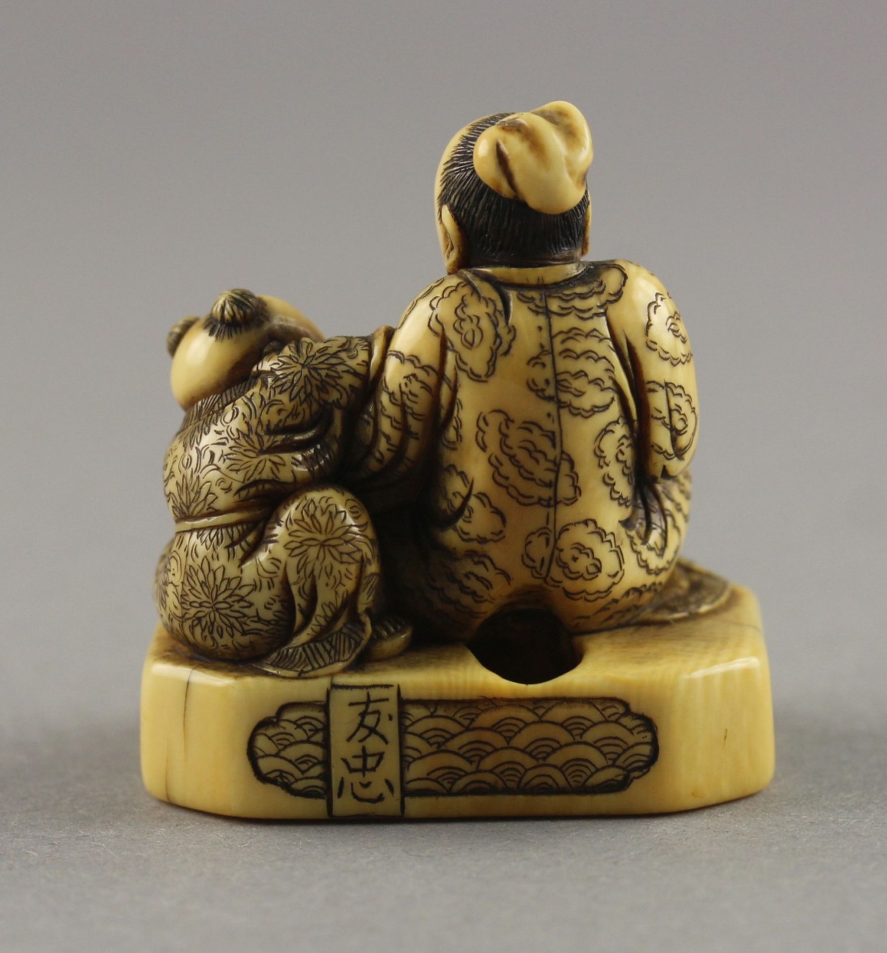 NETSUKE GELEHRTER MIT KARAKO, - Image 3 of 6