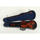 VIOLINE IM KASTEN, L 59, mit Bogen,