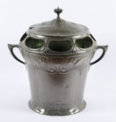 <de>BOWLE, mit Deckel und Glaseinsatz, H 38, Modell 4404, KAYSERZINN, um 1900</de>