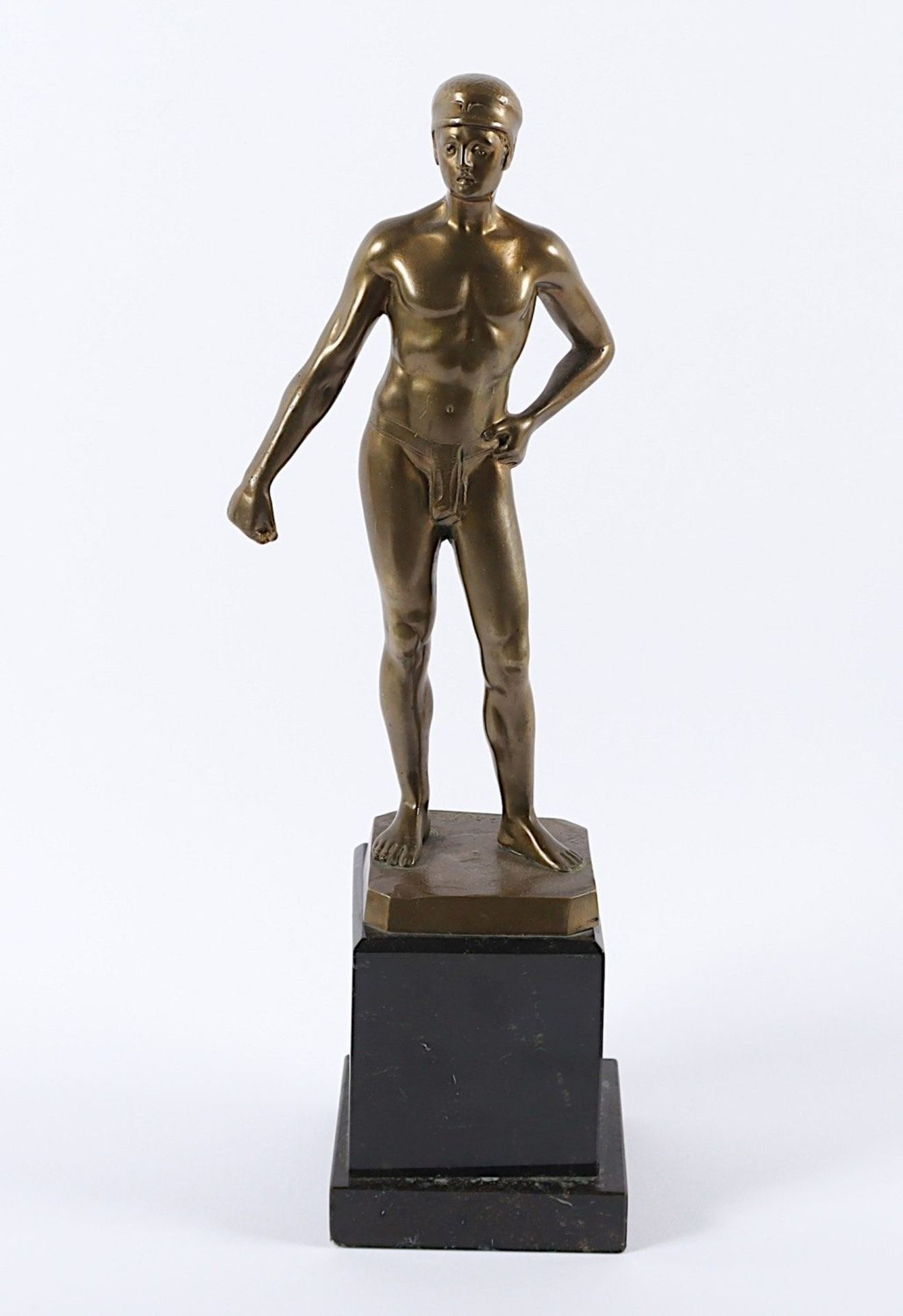 <de>HOFFMANN, Otto (Deutscher Bildhauer. Tätig um 1885-1915), "Stehender Athlet", Bronze, H 26, auf 