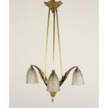 ART-DÉCO-DECKENLAMPE, sechsflammig, Bronze, Schirme aus farblosem, satiniertem Glas, drei