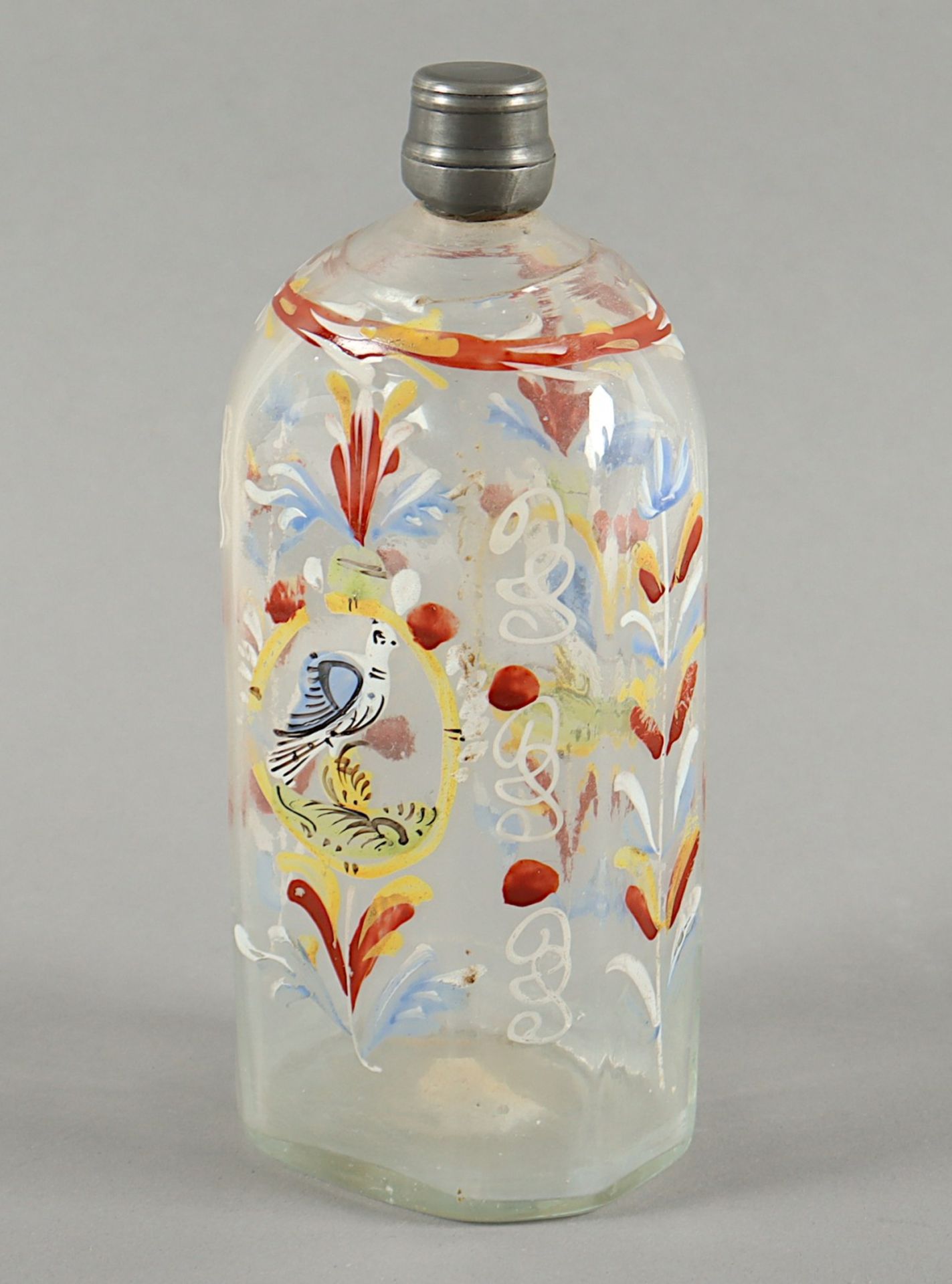 KLEINE FLASCHE, farbloses Glas, ausgeschliffener Abriss, polychrom bemalt, Schraubverschluss aus - Image 2 of 3