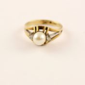 <de>DAMENRING, 585/ooo Gelbgold, besetzt mit einer Perle von ca. 6,5 mm Durchmesser und 2 Diamanten 