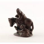 NETSUKE KÔSEKIKÔ UND CHÔRYÔ, Holz; der auf einem Pferd sitzende Kôsekikô hält eine Schriftrolle, der