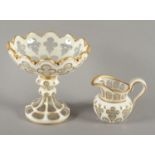 BIEDERMEIER-AUFSATZSCHALE, farbloses Glas, Milchglasüberfang, Flächenschliff, Goldstaffage, Dm 17,5,